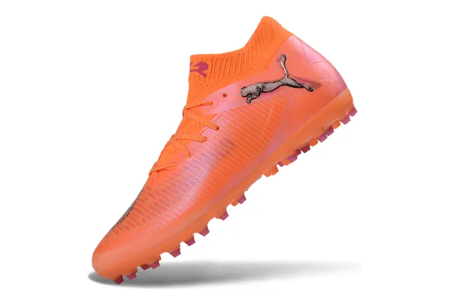 Puma Chaussures de soccer à gazon artificiel orange rose, col tricoté à côtes, empaumure synthétique sur le forefoot, coupe haute 3