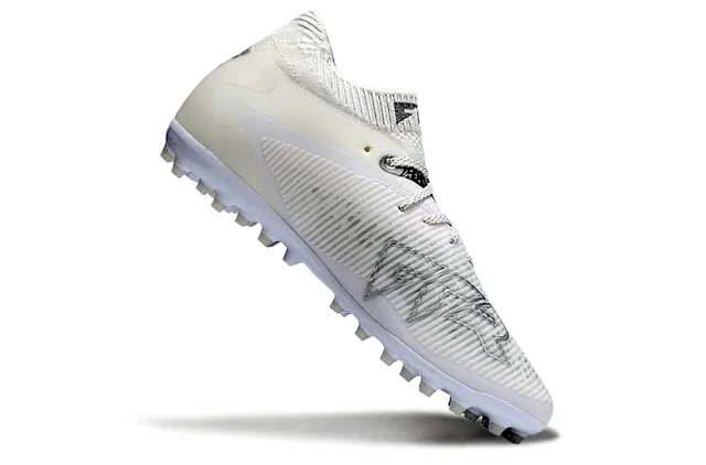 Puma Chaussures de football blanc noir col maille côtelé recouvrement synthétique Artificial-Grass 2