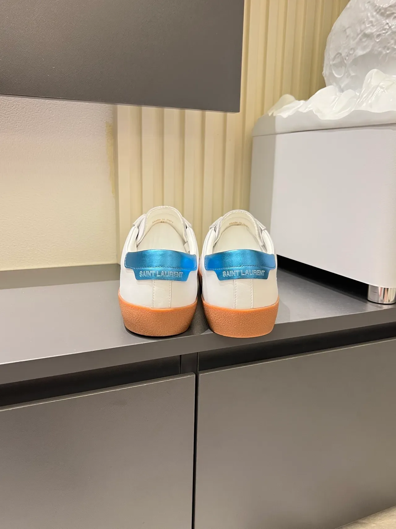 Saint Laurent Sneaker Lifestyle Blanc Bleu Cuir Supérieur Broderie Logo à la Main Sneakers Lifestyle 2
