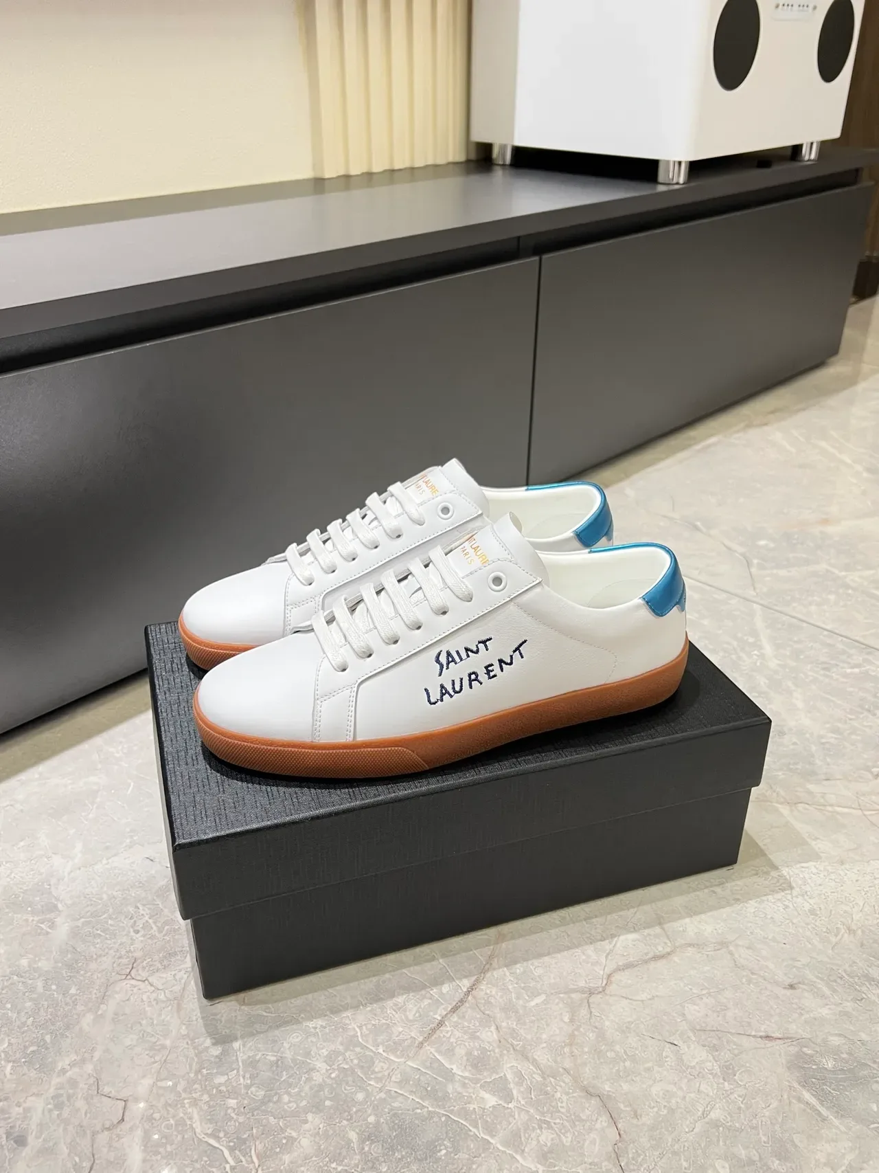 Saint Laurent Sneaker Lifestyle Blanc Bleu Cuir Supérieur Broderie Logo à la Main Sneakers Lifestyle 5