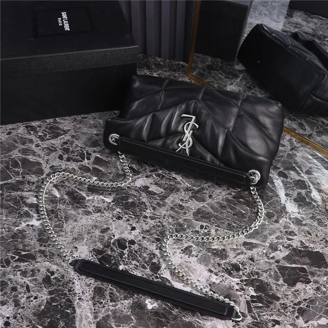 Saint Laurent Loulou Sac en Beige Gold avec coutures quilted diamond stitching envelope flap chain 7