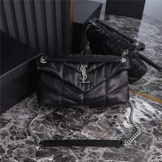 Saint Laurent Loulou Sac en Beige Gold avec coutures quilted diamond stitching envelope flap chain 10