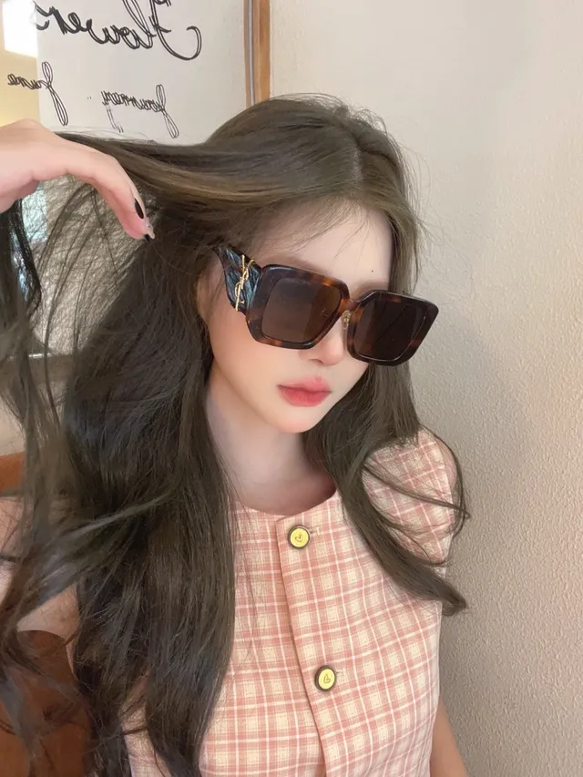 Saint Laurent Loulou Óculos de Sol Oversized Quadrado Preto e Branco Acetato Marmolado 2