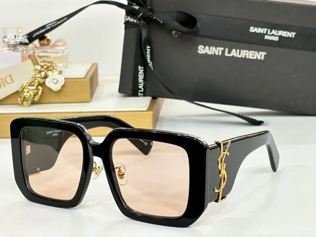 Saint Laurent Loulou Óculos de Sol Oversized Quadrado Preto e Branco Acetato Marmolado 5