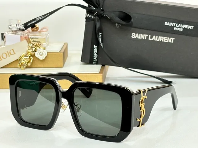 Saint Laurent Loulou Óculos de Sol Oversized Quadrado Preto e Branco Acetato Marmolado 6