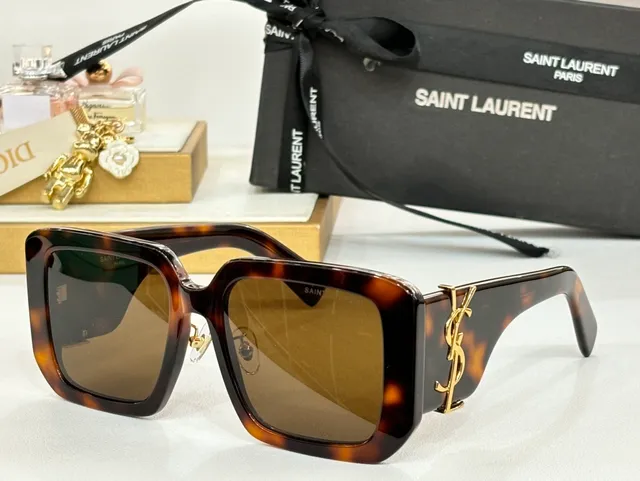 Saint Laurent Loulou Óculos de Sol Oversized Quadrado Preto e Branco Acetato Marmolado 7
