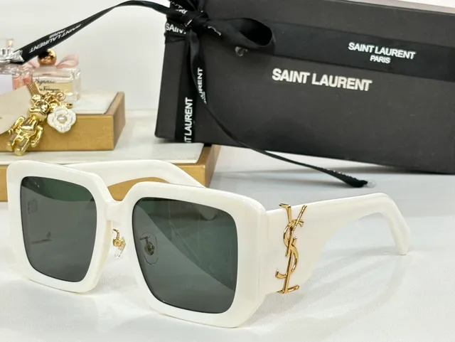Saint Laurent Loulou Óculos de Sol Oversized Quadrado Preto e Branco Acetato Marmolado 8