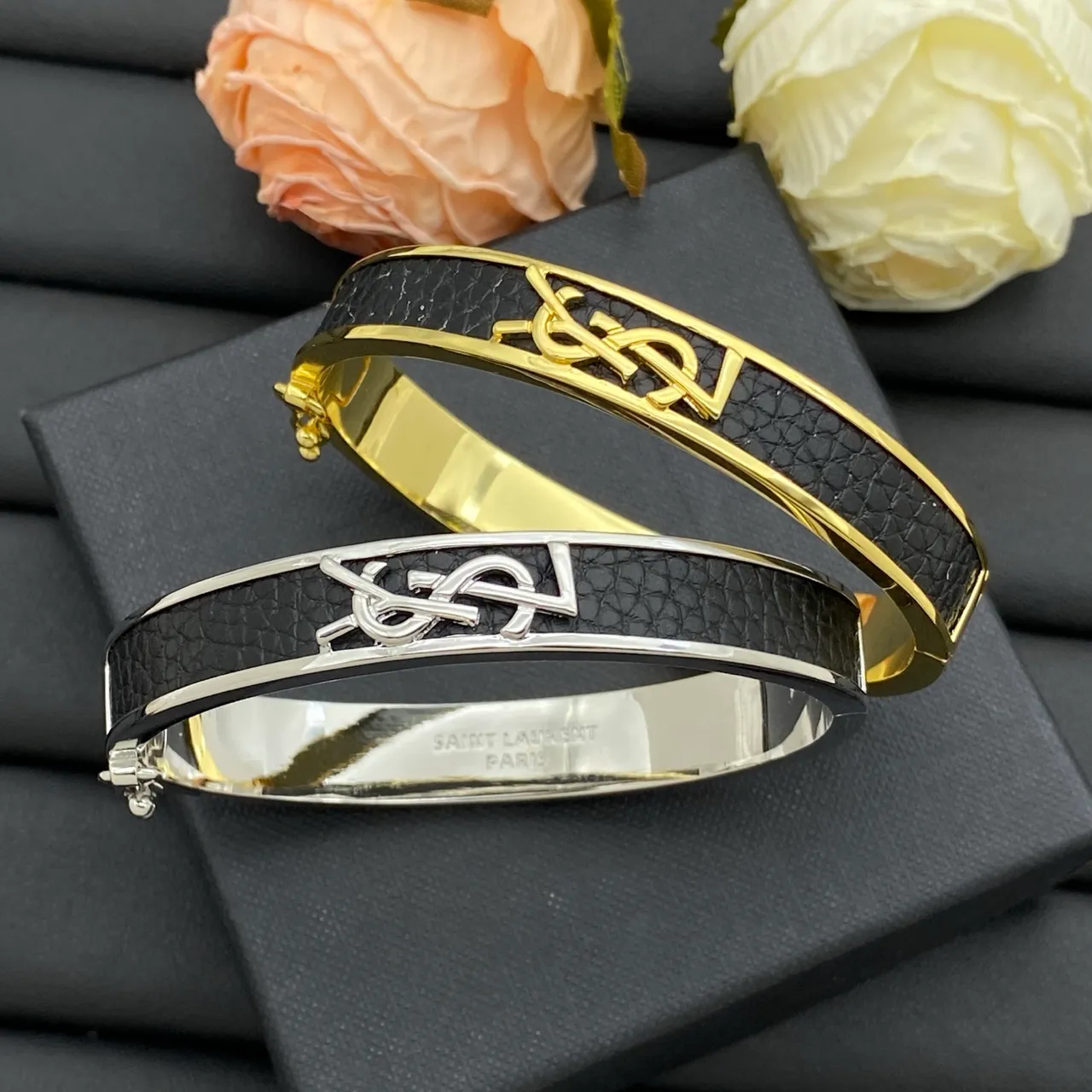 Saint Laurent Monogram Bangle Noir Or Plaque Texturé Bande Bracelet 2