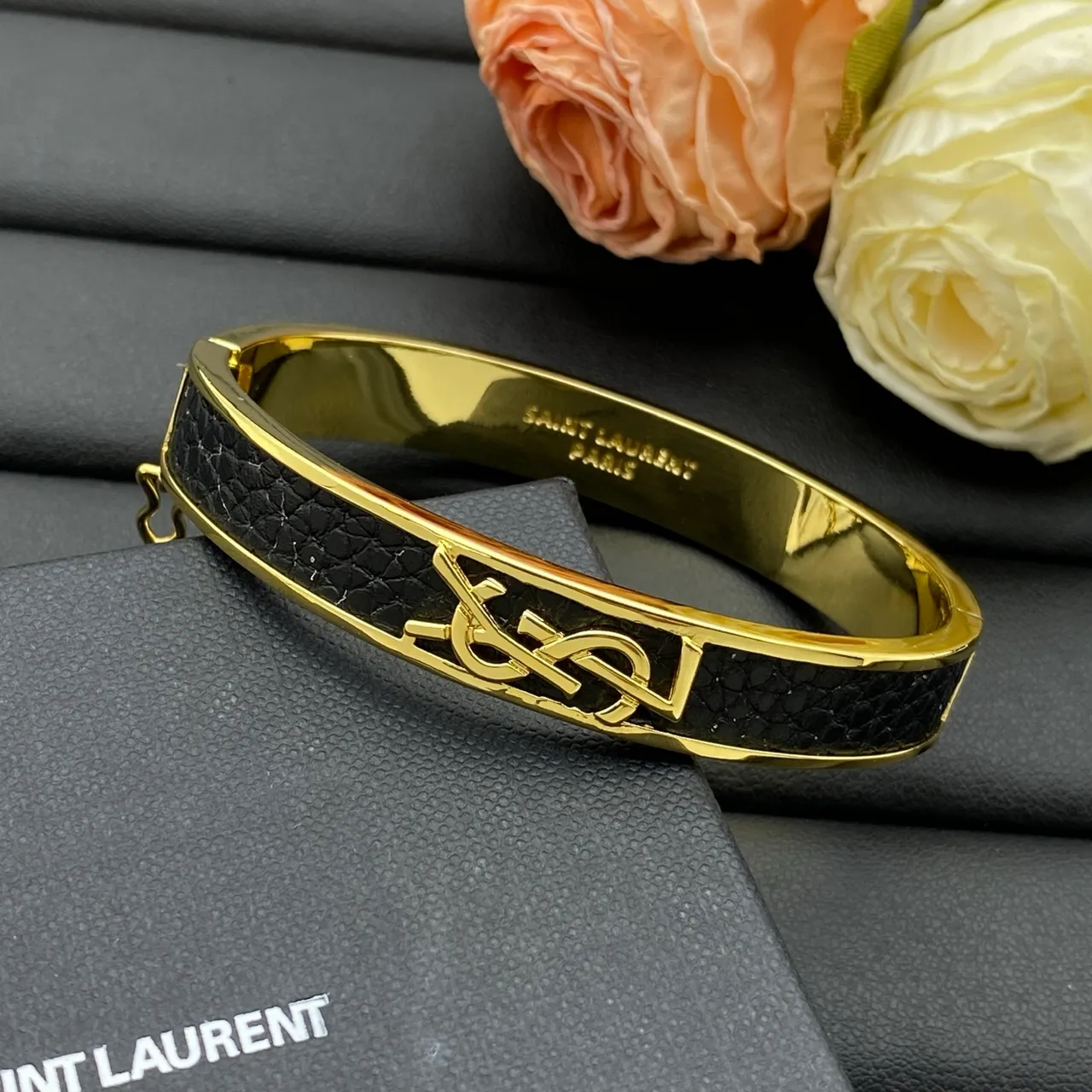 Saint Laurent Monogram Bangle Noir Or Plaque Texturé Bande Bracelet 5