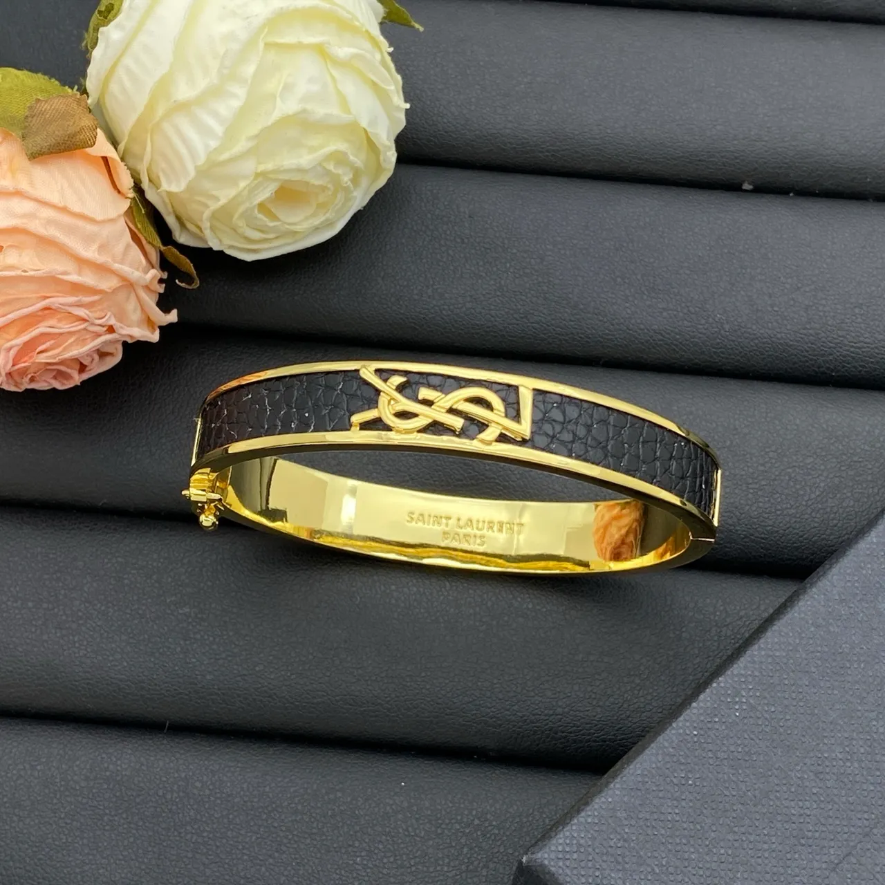 Saint Laurent Monogram Bangle Noir Or Plaque Texturé Bande Bracelet 6