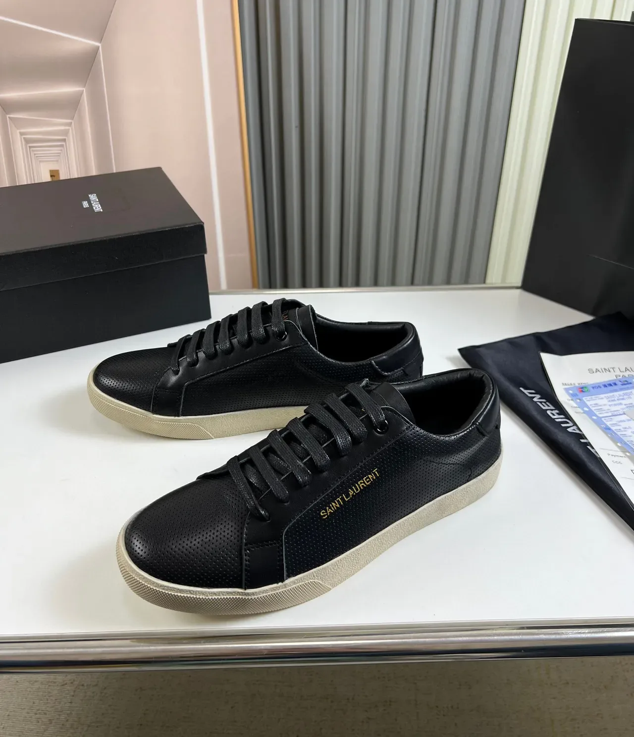 Saint Laurent Niki Black Beige Cuir Perforé Supérieur Gold Logo Branding Sneakers Lifestyle 2