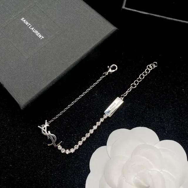 Saint Laurent فضي وذهبي Interlocking YSL Monogram Pave Crystal Line سوارة 3