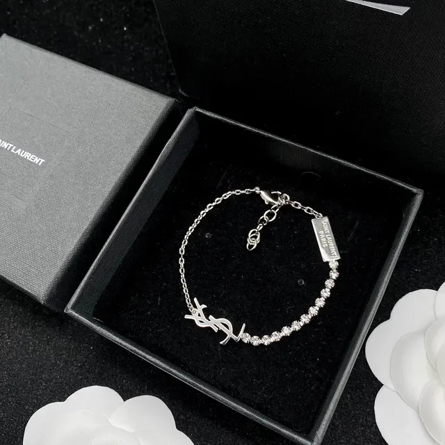 Saint Laurent فضي وذهبي Interlocking YSL Monogram Pave Crystal Line سوارة 4