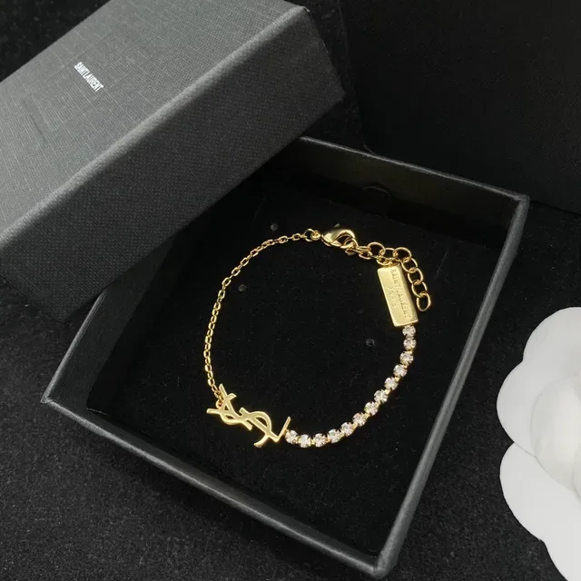 Saint Laurent فضي وذهبي Interlocking YSL Monogram Pave Crystal Line سوارة 5