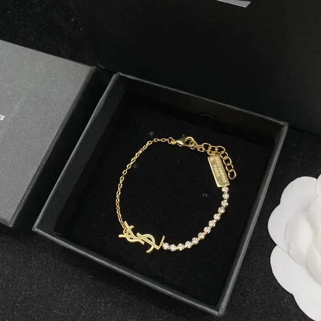 Saint Laurent فضي وذهبي Interlocking YSL Monogram Pave Crystal Line سوارة 6