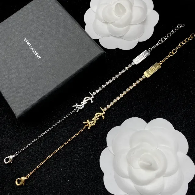 Saint Laurent فضي وذهبي Interlocking YSL Monogram Pave Crystal Line سوارة 7