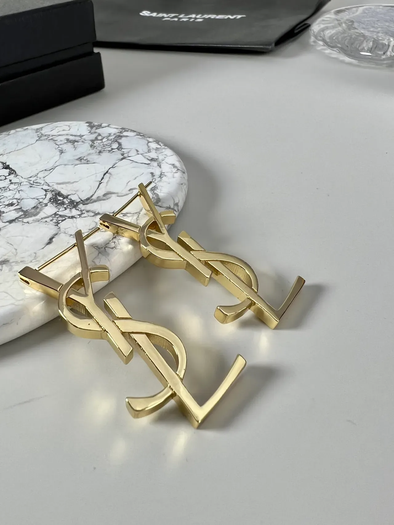 Boucles d'oreilles Saint Laurent YSL Monogram Or Oversized Métal Poli 4