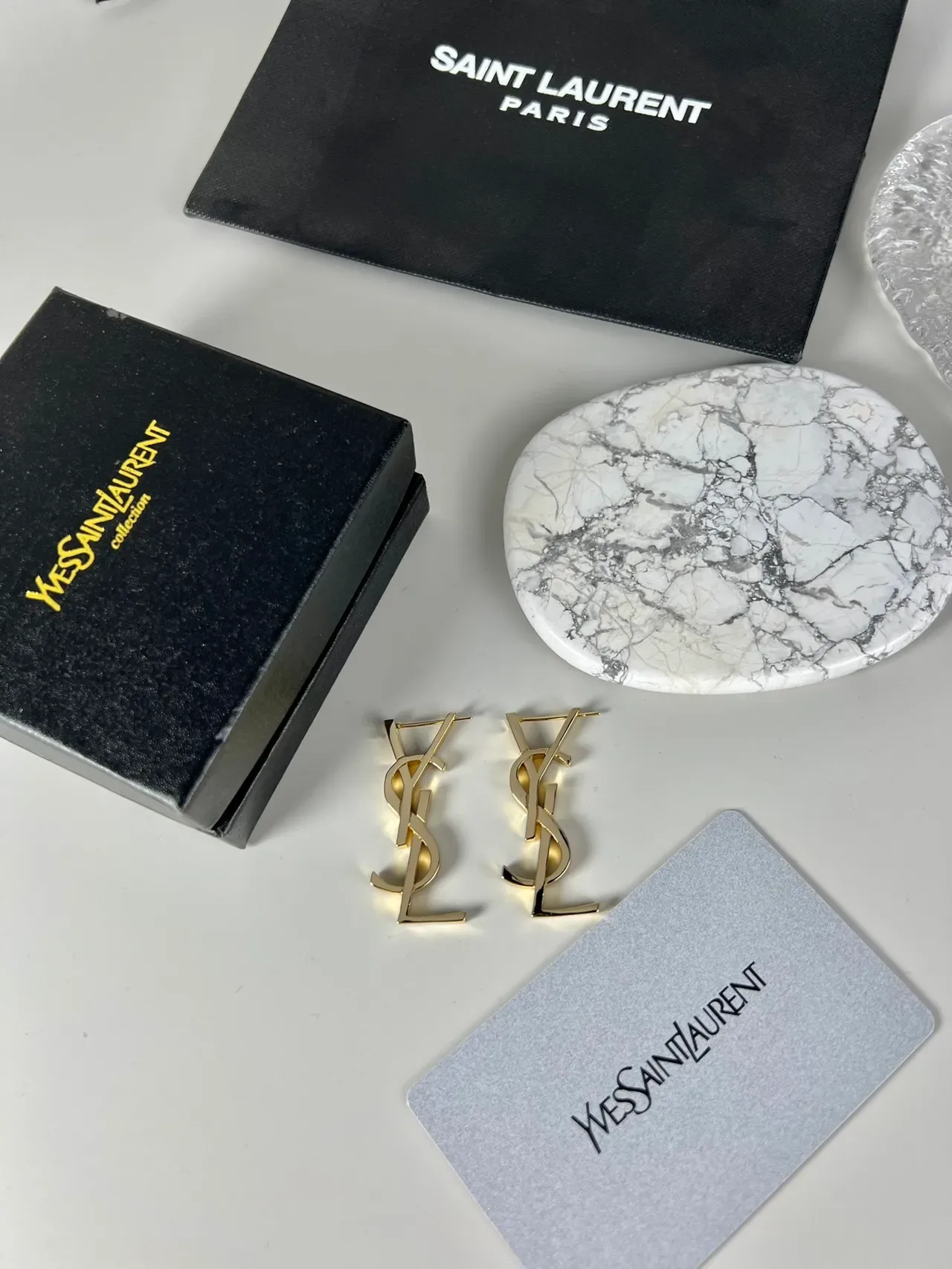 Boucles d'oreilles Saint Laurent YSL Monogram Or Oversized Métal Poli 6