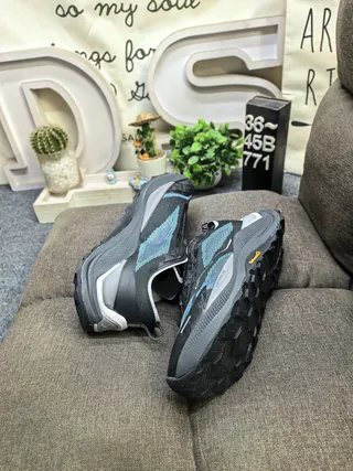 Salomon Black Blue Asymmetric Lacing Molded Heel Cage Running Shoes 6
