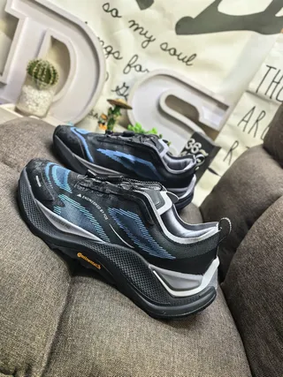Salomon Black Blue Asymmetric Lacing Molded Heel Cage Running Shoes 7