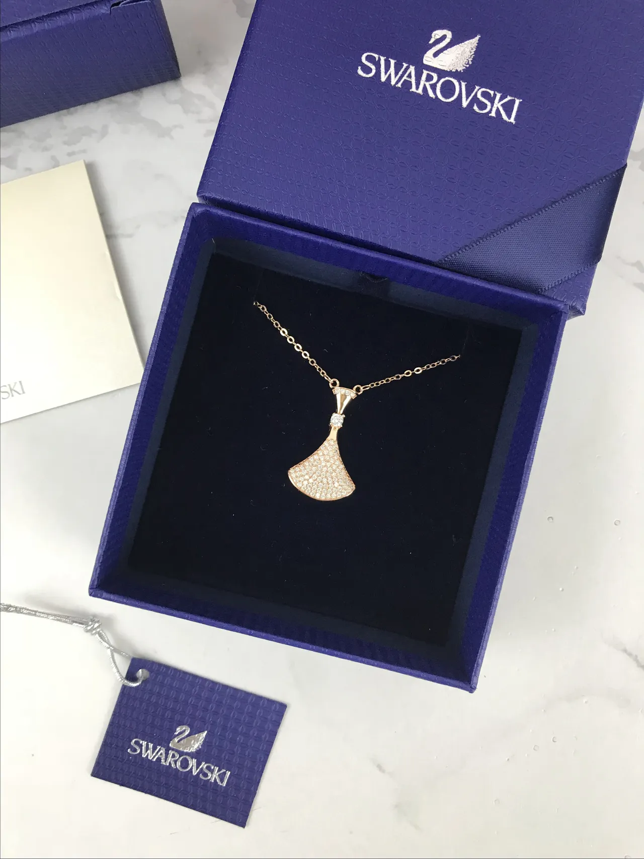 Swarovski Colar em Forma de Leque com Cristais Pavé em Tom Dourado Rosa 3