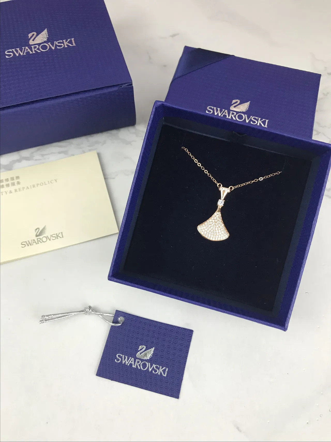 Swarovski Colar em Forma de Leque com Cristais Pavé em Tom Dourado Rosa 4
