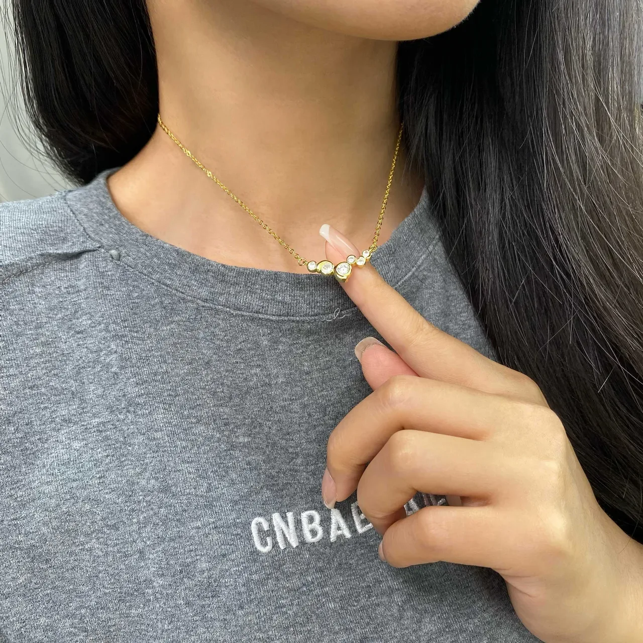Tiffany & Co. Colar assimétrico em ouro com cluster de diamantes 2