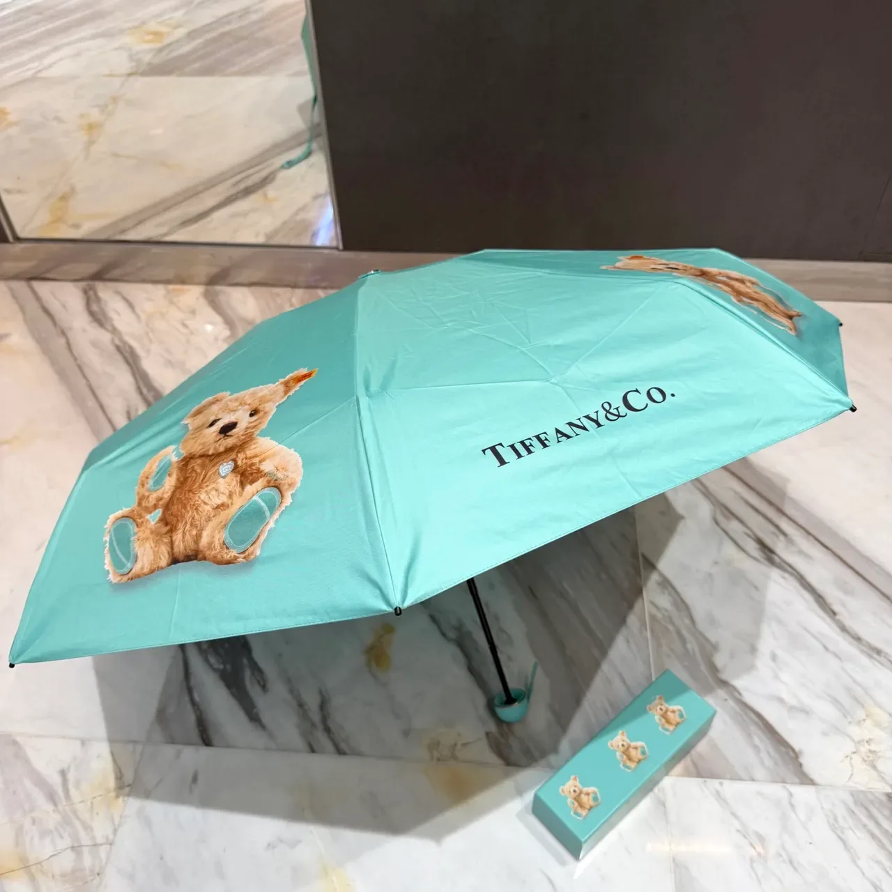 Tiffany & Co. Bolso Canopy estampado de oso de peluche azul beige 3