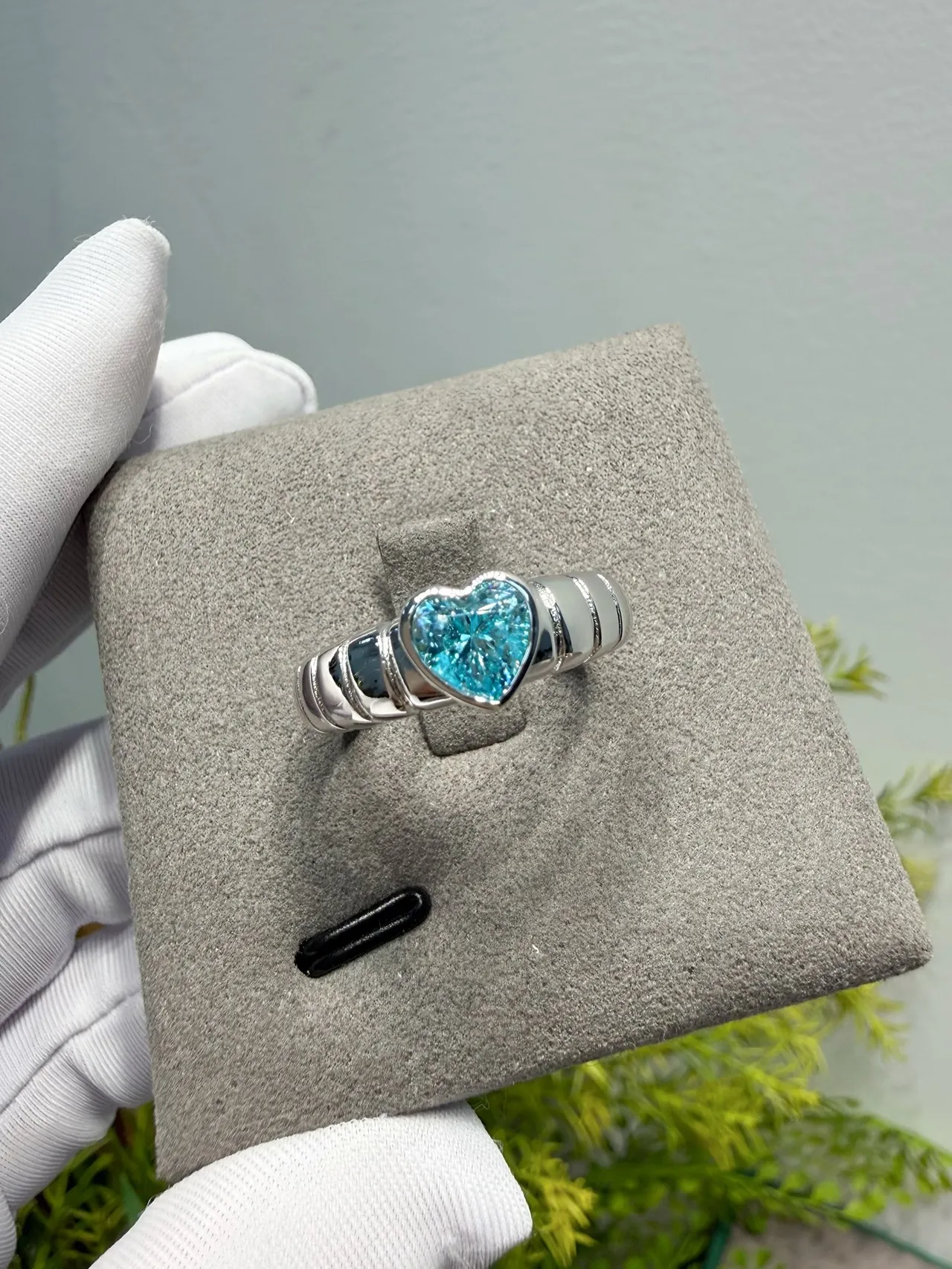 Tiffany & Co. Anel de banda polido com múltiplos sulcos com gema em serti de aro em forma de coração de prata azul 5