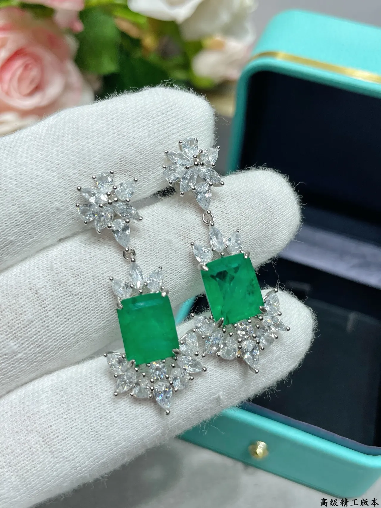 Tiffany & Co. Brincos pendentes florais com esmeralda e diamante 2