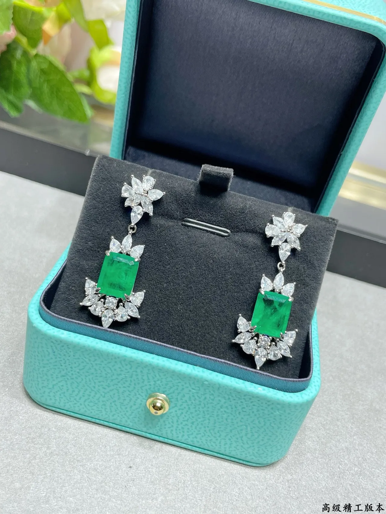 Tiffany & Co. Brincos pendentes florais com esmeralda e diamante 5