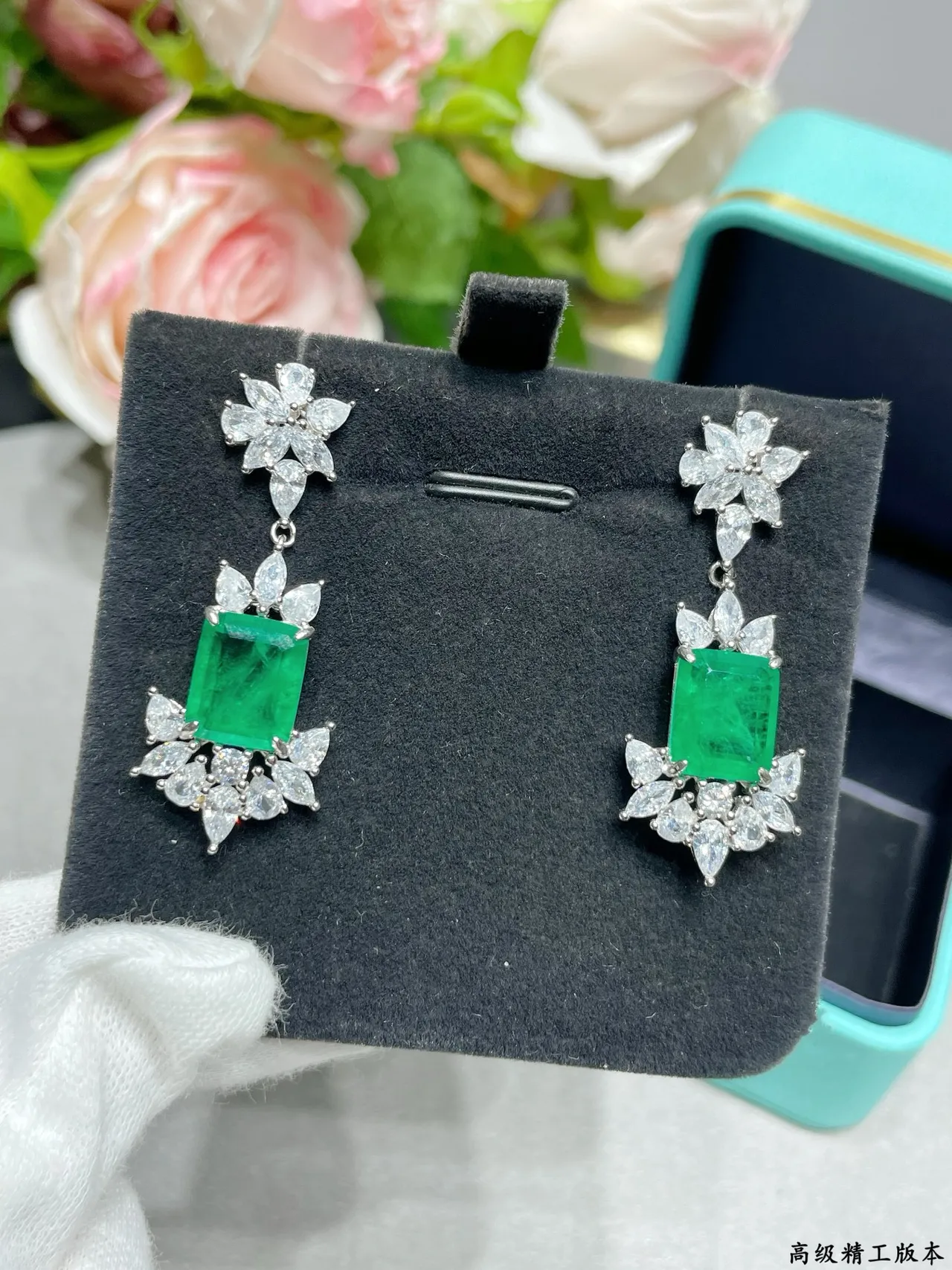 Tiffany & Co. Brincos pendentes florais com esmeralda e diamante 6