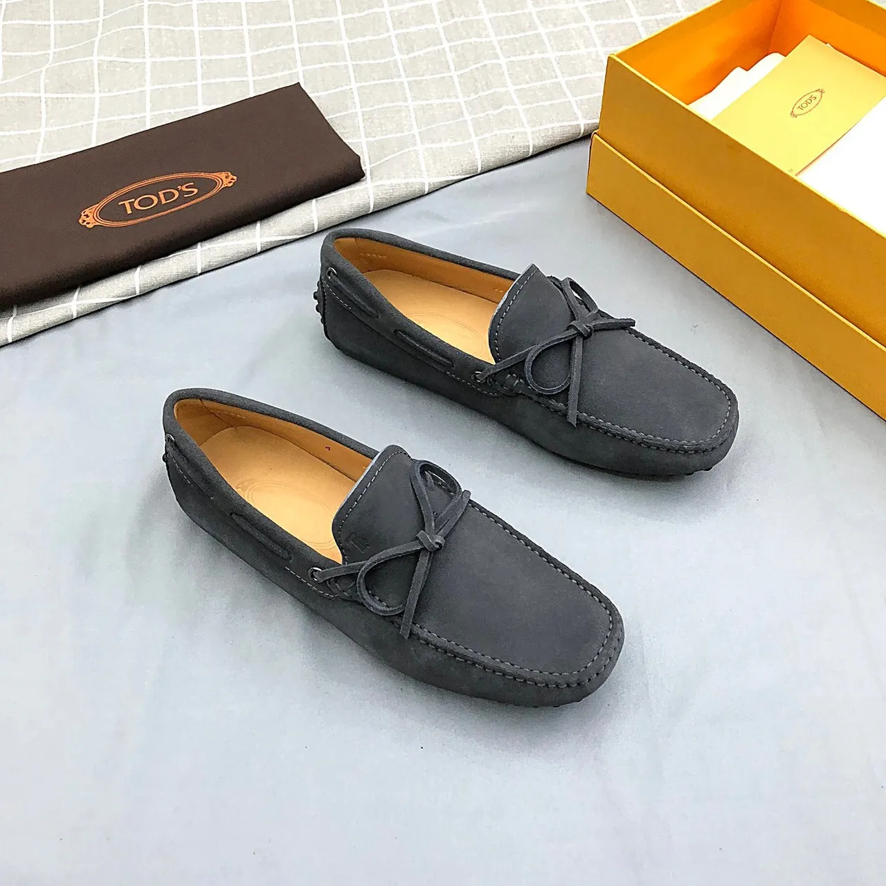 Tod's Double T Bow Loafer mocassins daim gris foncé 3