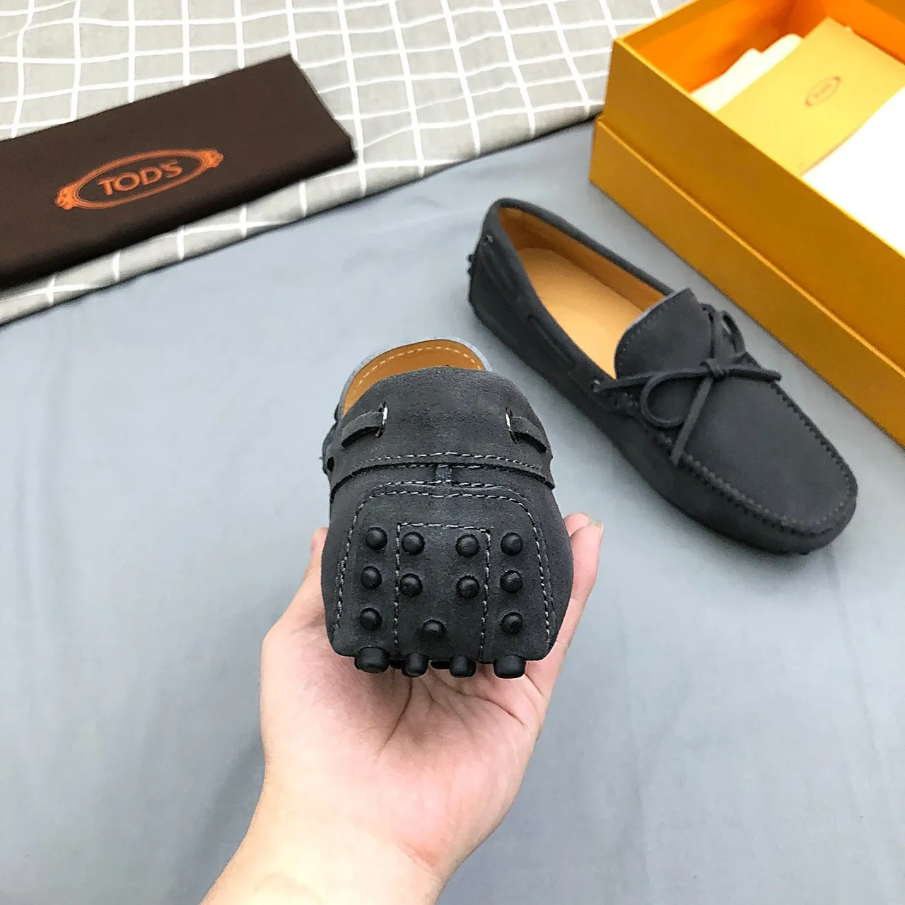 Tod's Double T Bow Loafer mocassins daim gris foncé 6
