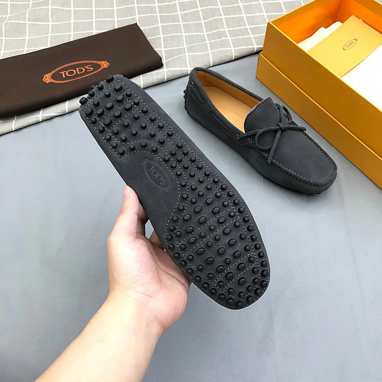 Tod's Double T Bow Loafer mocassins daim gris foncé 7