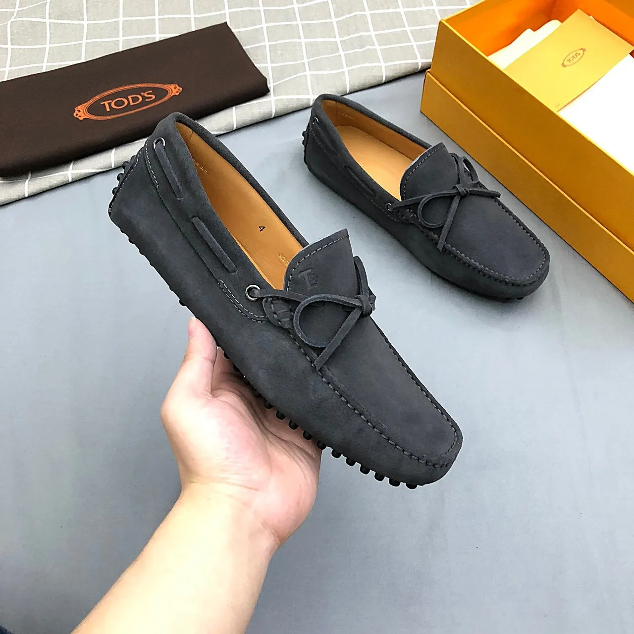 Tod's Double T Bow Loafer mocassins daim gris foncé 8