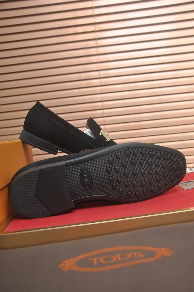 Tod's Double T Loafer Negro Ante Hebilla Dorada 3