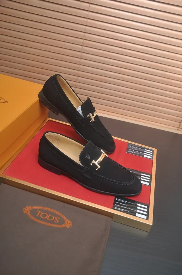 Tod's Double T Loafer Negro Ante Hebilla Dorada 4