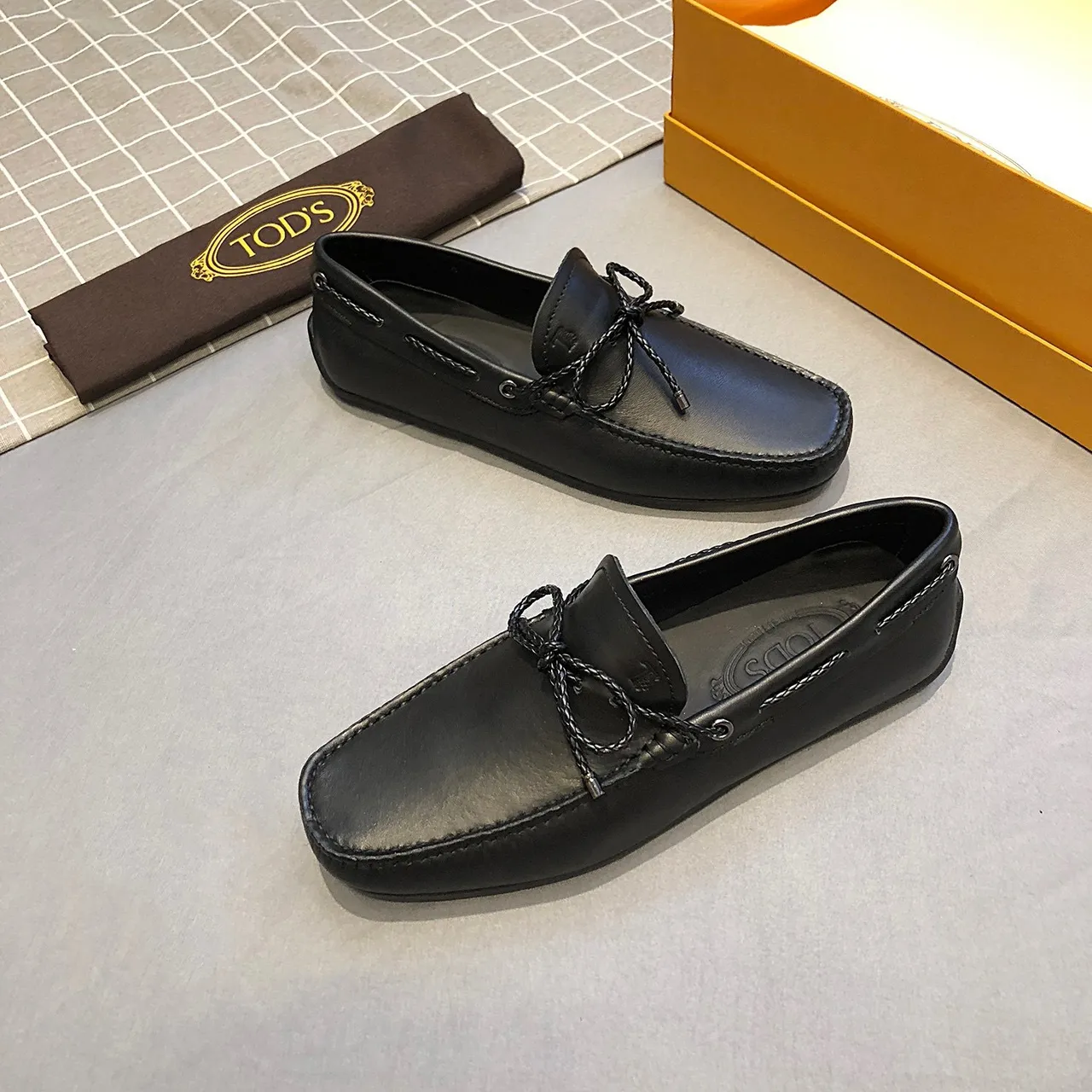 Tod's Gommino Bow Mocassim de Couro Preto Polido com Detalhe de Corda Trançada 3