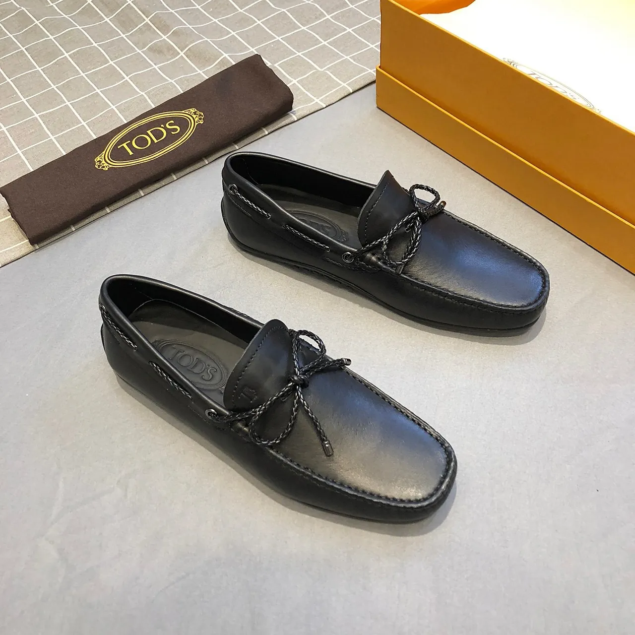 Tod's Gommino Bow Mocassim de Couro Preto Polido com Detalhe de Corda Trançada 4