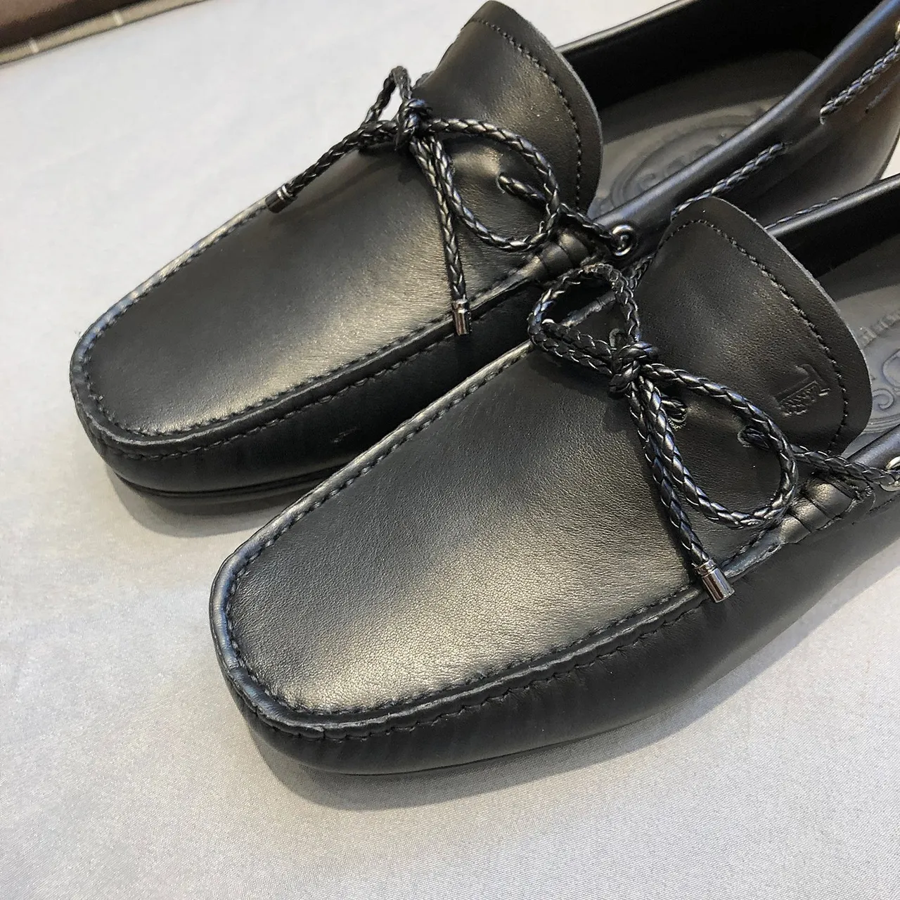 Tod's Gommino Bow Mocassim de Couro Preto Polido com Detalhe de Corda Trançada 5