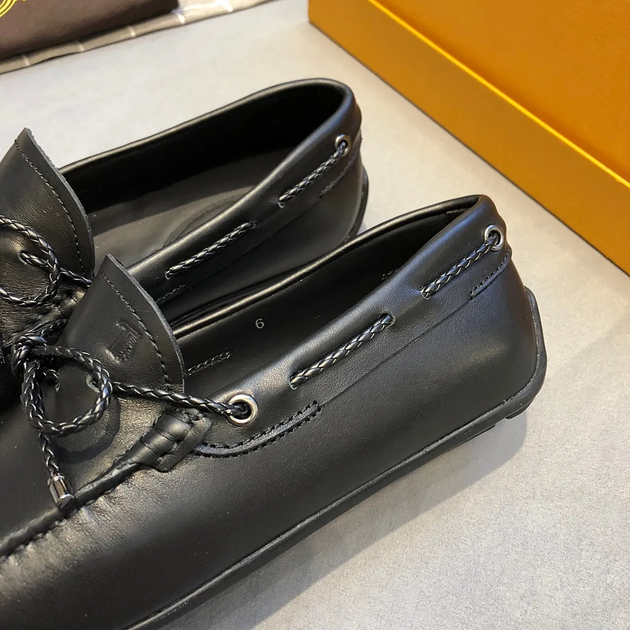 Tod's Gommino Bow Mocassim de Couro Preto Polido com Detalhe de Corda Trançada 6