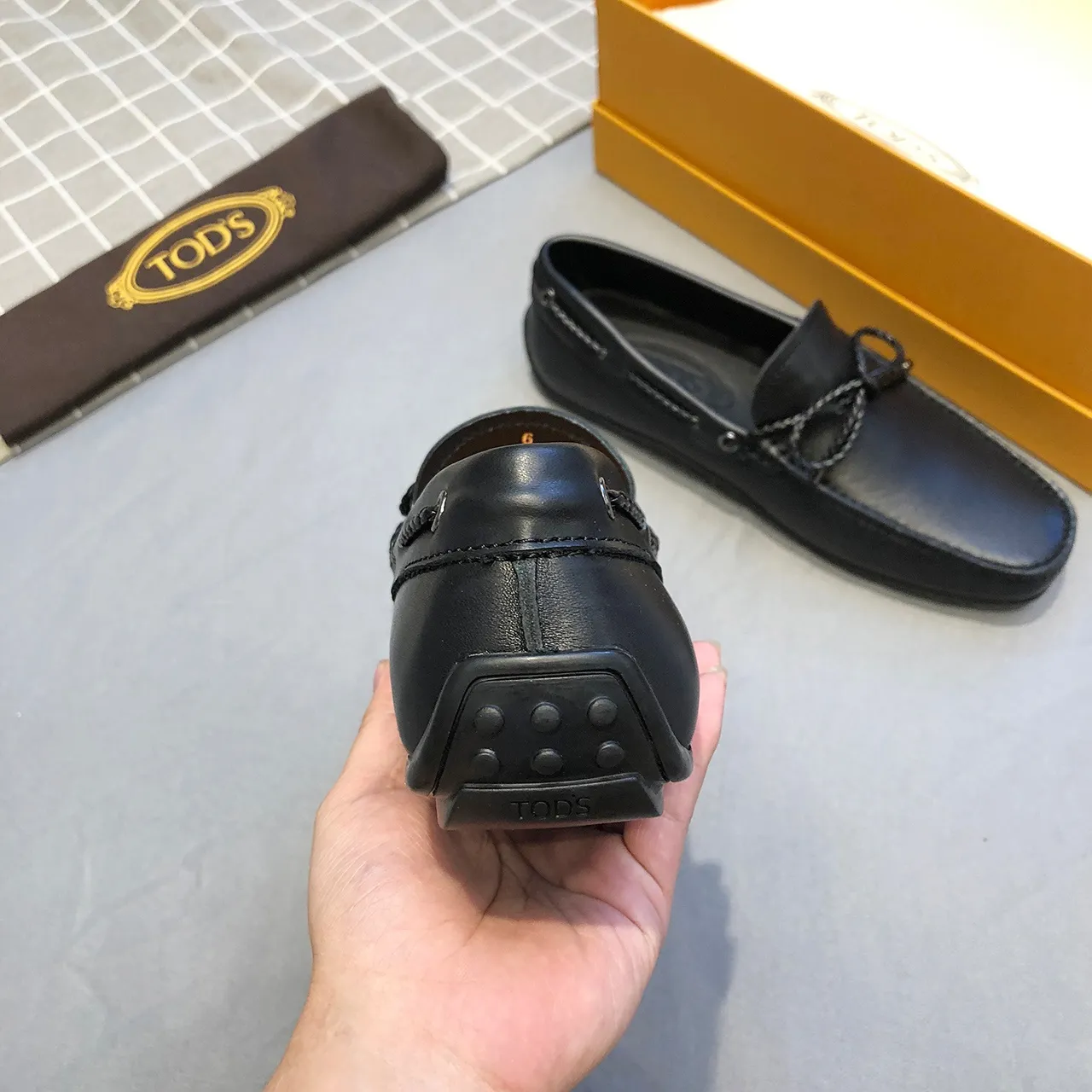 Tod's Gommino Bow Mocassim de Couro Preto Polido com Detalhe de Corda Trançada 8