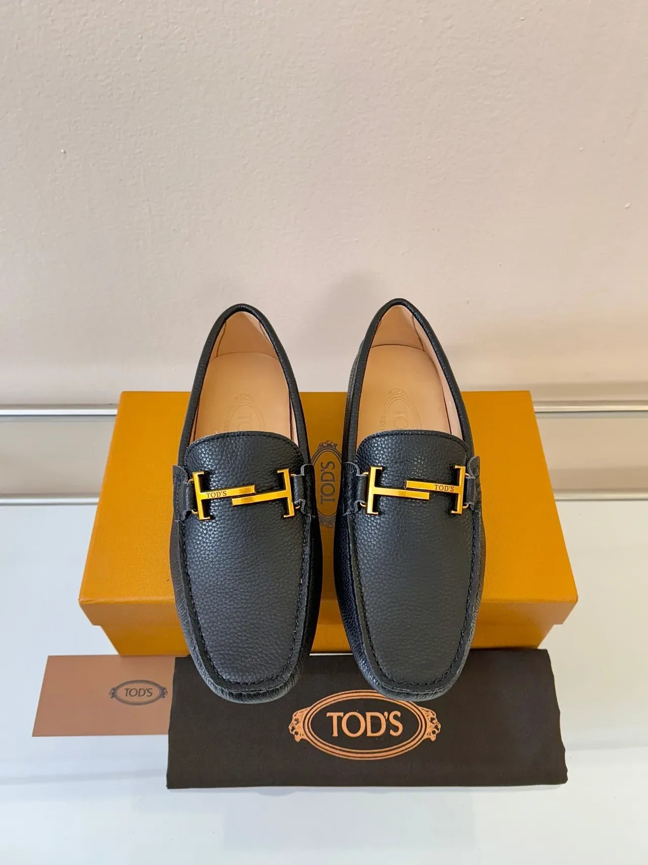 Tod's Gommino Loafer Black Pebbled Leather Gold H-Bar Loafers 6
