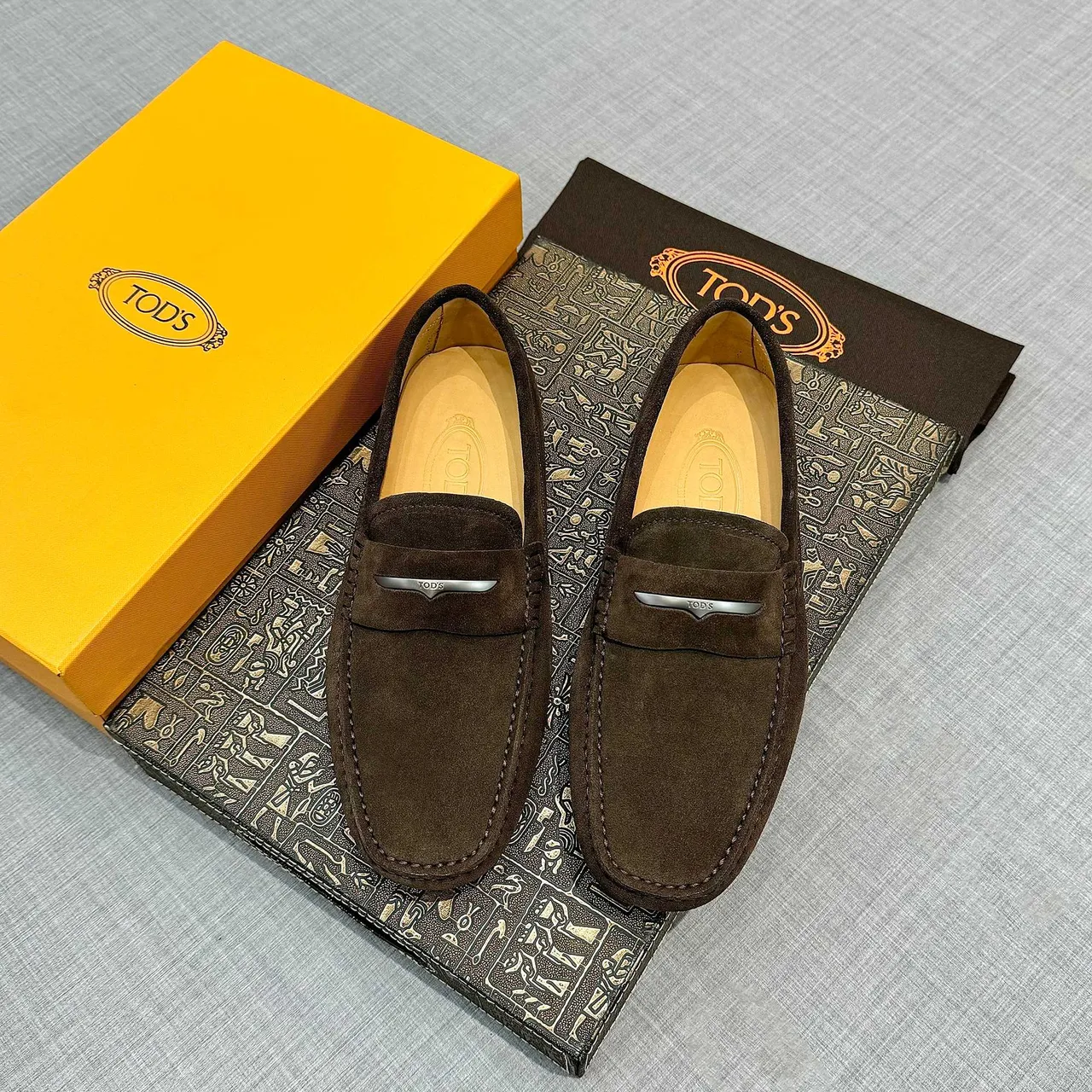 Tod's Gommino Mocassin Marron Daim Bride Penny Loafers 6
