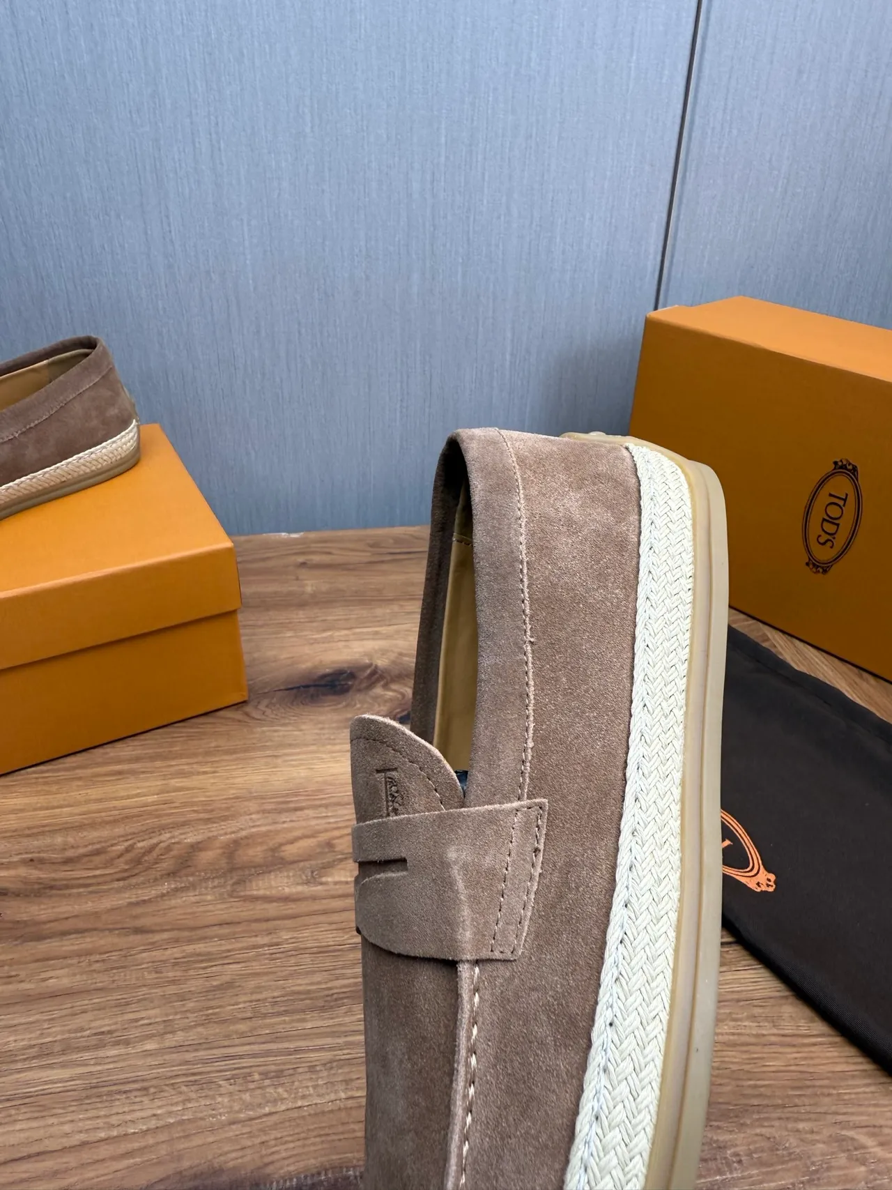 Tod's Mocassin en Daim Beige Marron avec Bride Penny 9