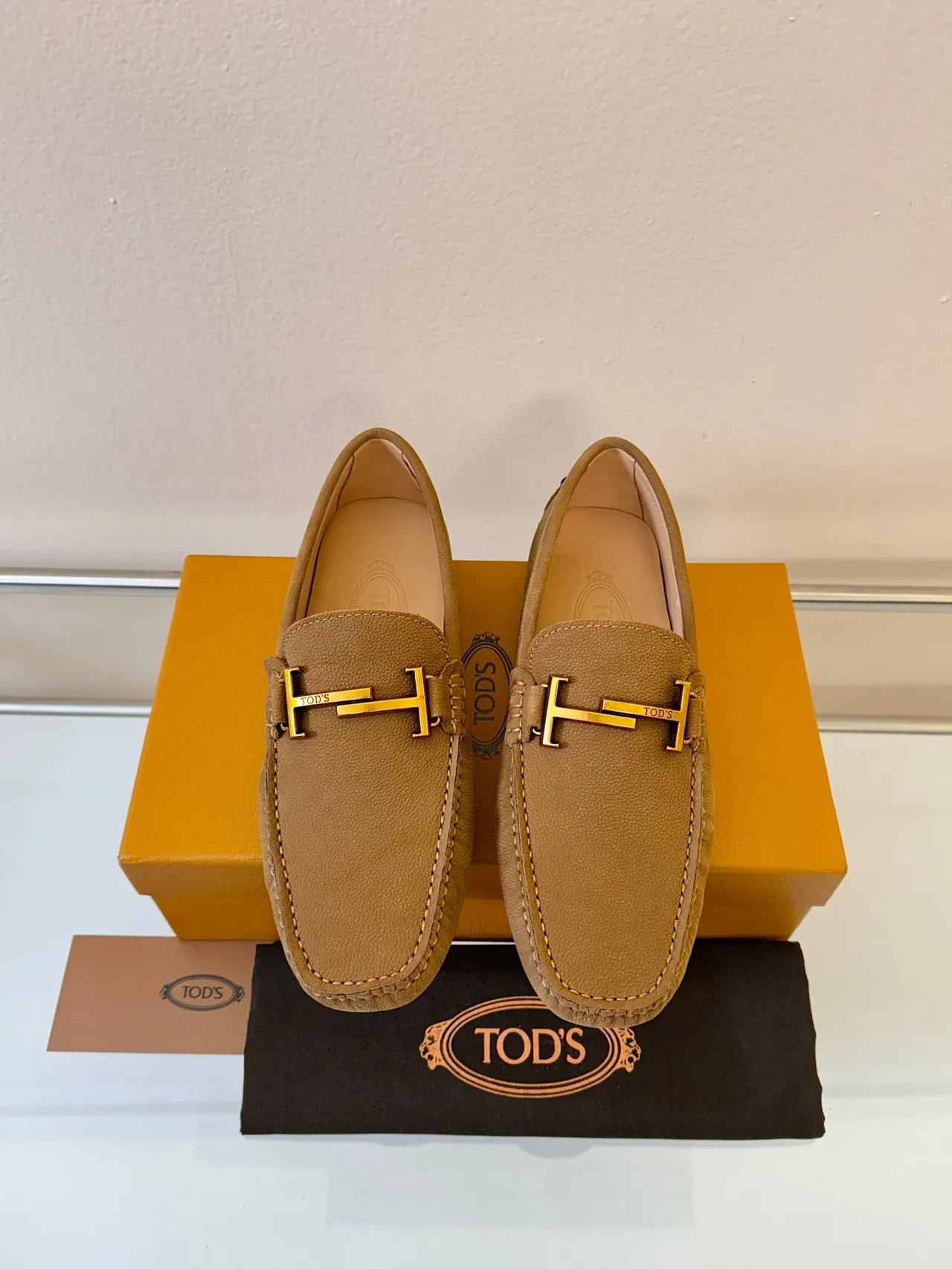 Tod's Gommino Loafer bege couro com textura granulada H-Bit solado com textura nub loafers 6