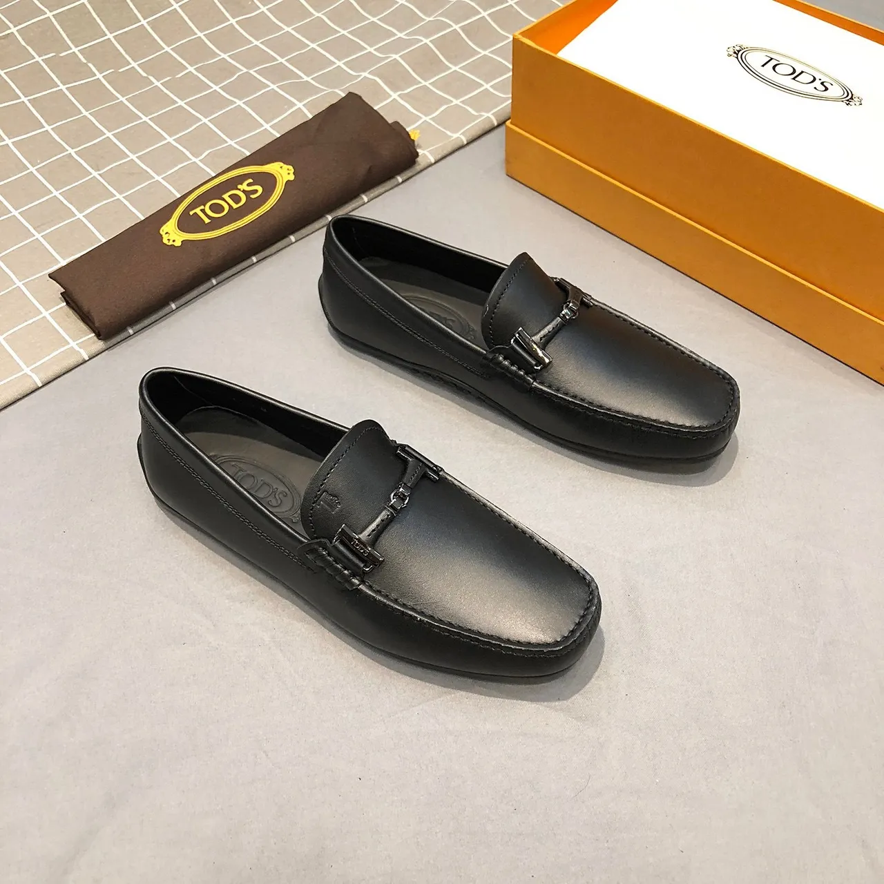 Tod's Horsebit Loafer جلود أسود slip-on loafers 4