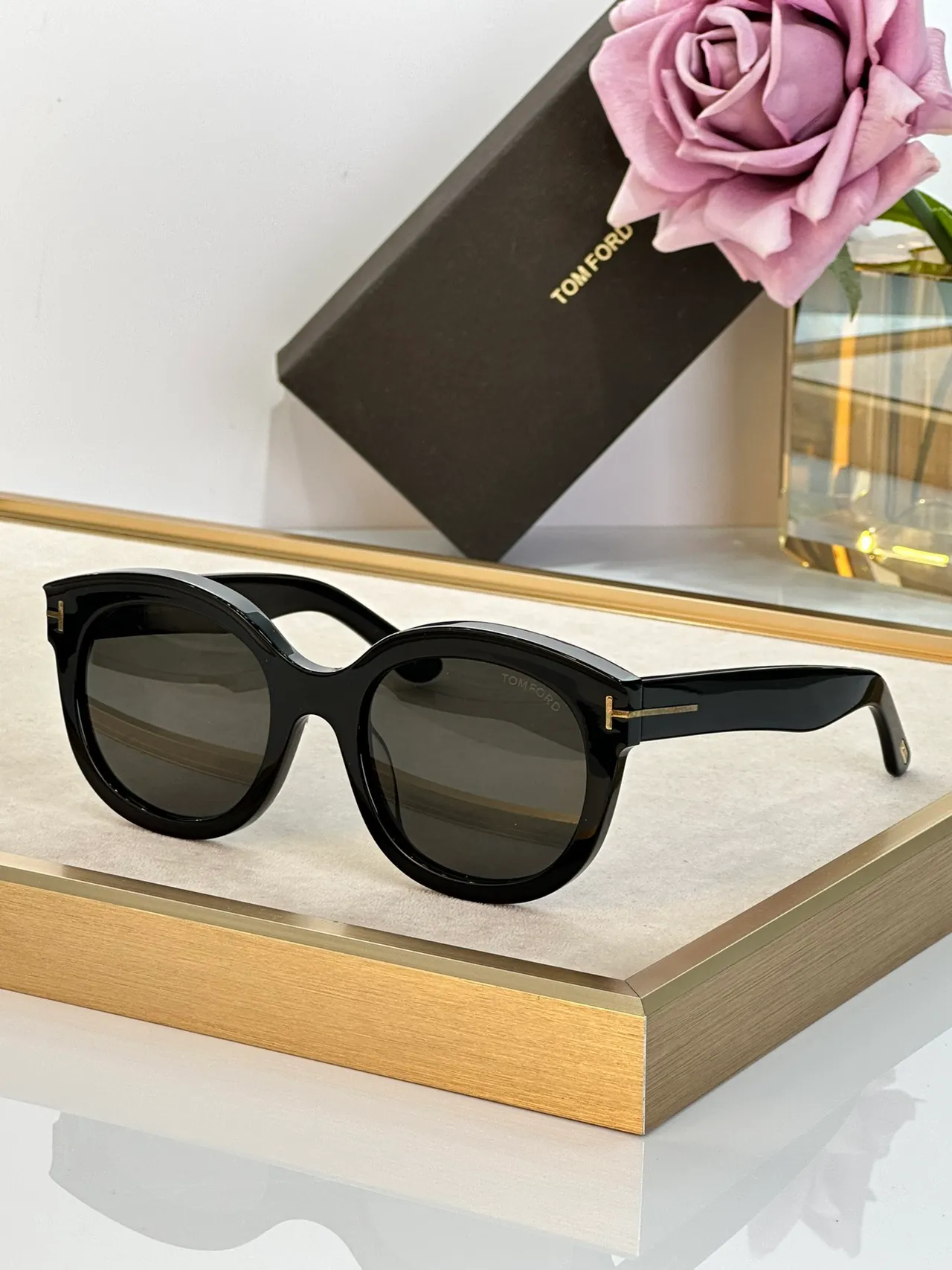 Tom Ford Lunettes de soleil oversized arrondies-carrées translucides gris dégradées 4