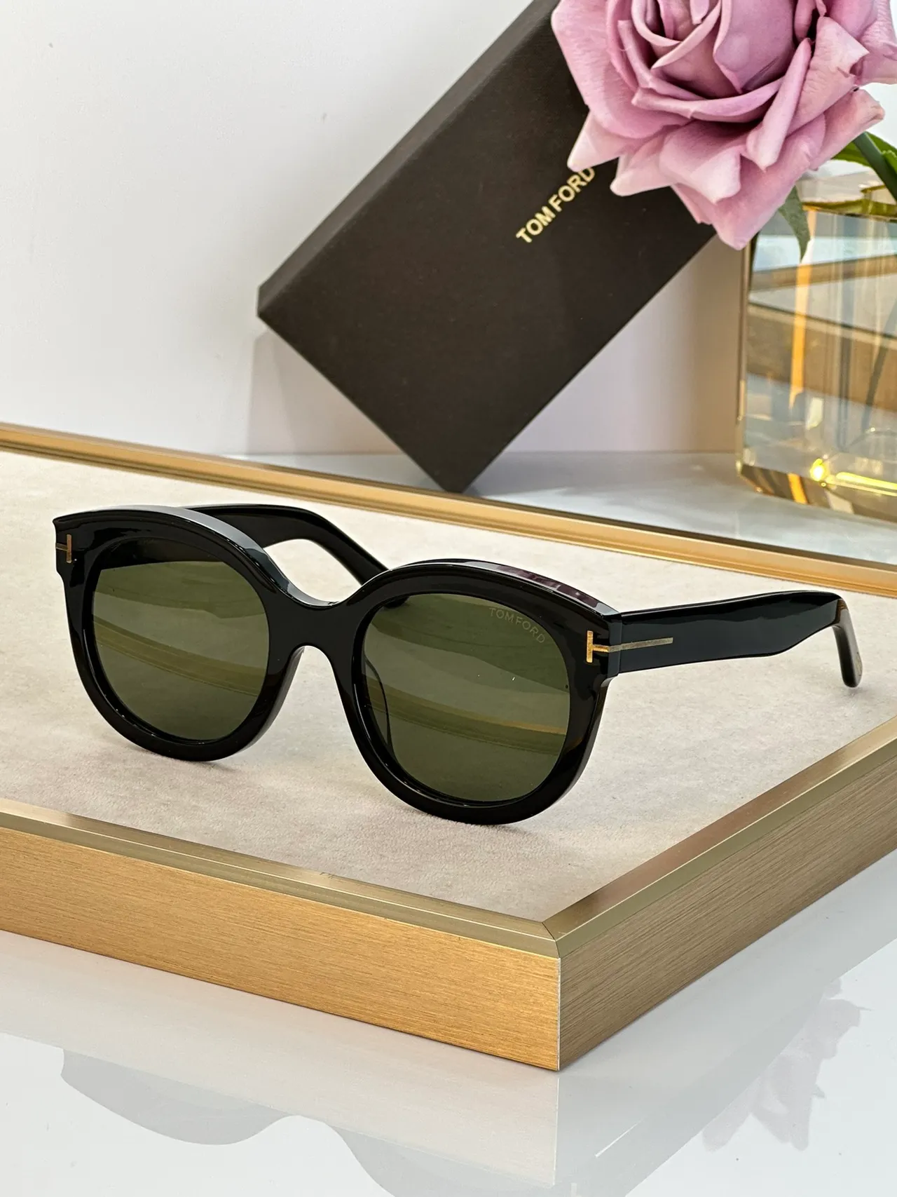 Tom Ford Lunettes de soleil oversized arrondies-carrées translucides gris dégradées 6